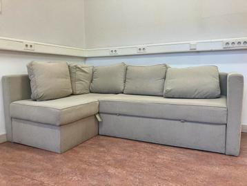 Goed onderhouden uitklapbare slaapbank