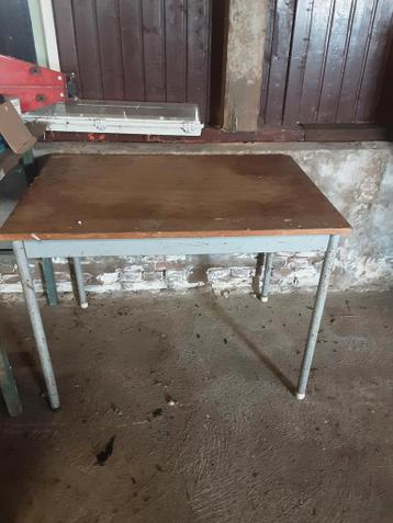 Vintage eettafel, vergadertafel, kantinetafel GRATIS