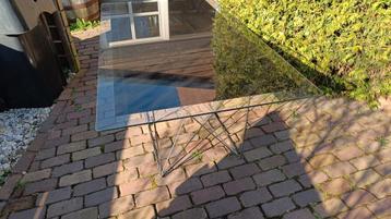 Glazen eettafel (zwart/transparante rand) + chroom onderstel
