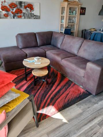 Bankstel met uitrolbare beenondersteuning en lade