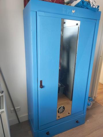 Houten (kleding) kast