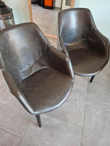 4 gratis versleten eetkamer stoelen