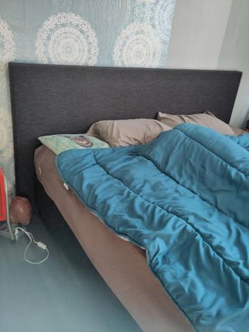 Gratis boxspring tweepersoons