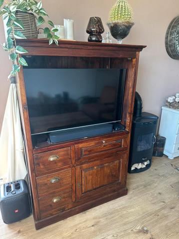 Gratis af te halen: tv-kast bxhxd 110x165x63