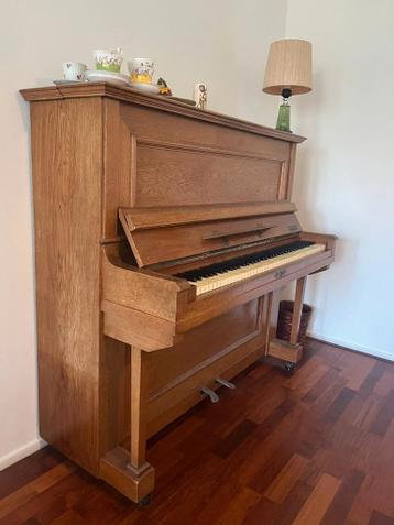 Antieke piano van C.A. Goldschmeding, niet gestemd