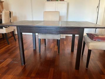 Houten uitschuifbare tafel (kleinformaat)