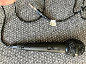 microfoon (zwart)met aan/uit functie, jackkabel  .GRATIS