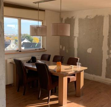 Eettafel en zes stoelen GRATIS