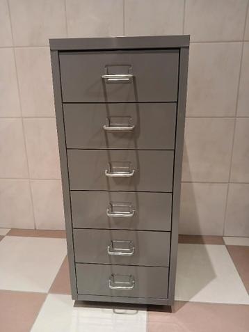 Metalen kantoor kastje