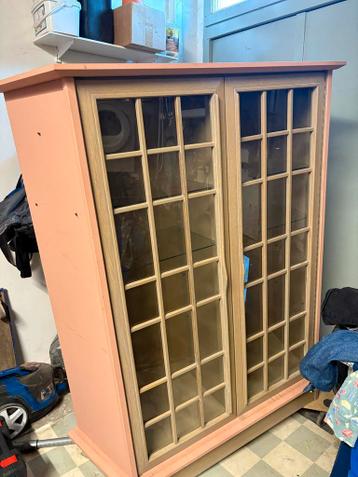 Vintage Kast met Glazen Deuren - Roze/Hout