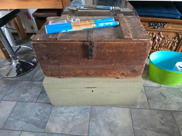 Gratis 2 Houten Kisten met Gebruikssporen