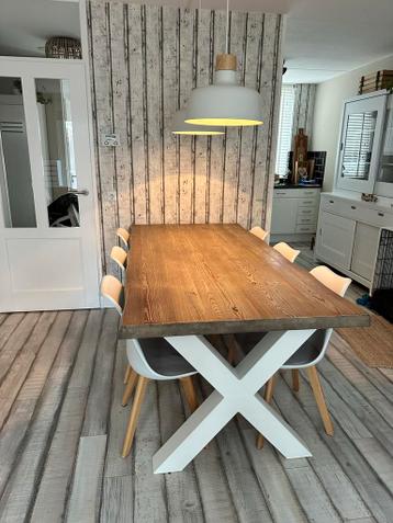 Robuuste eettafel voor 6 personen - Zeer mooie staat
