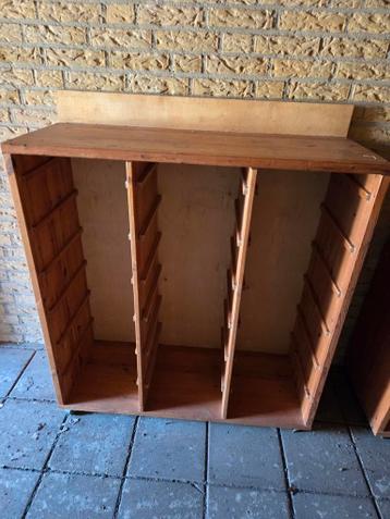 Houten bakkenkast / opbergkast (zonder bakken)