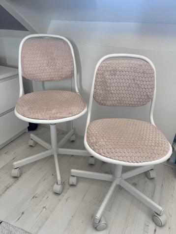 2 IKEA bureaustoelen - zelf bekleed, gratis (voor zak snoep)