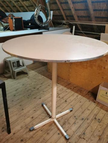 2 gratis statafels op te halen