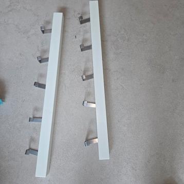 Set van 2 witte wandkapstokken met metalen haken