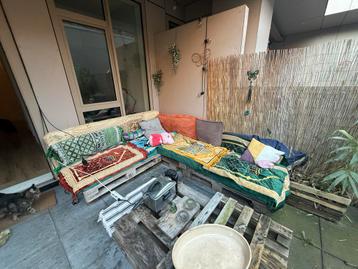 GRATIS palletbank (europallets) incl. kussens en tafel