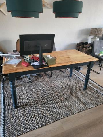 Gratis eettafel - 1.70m lang, 0.75m hoog