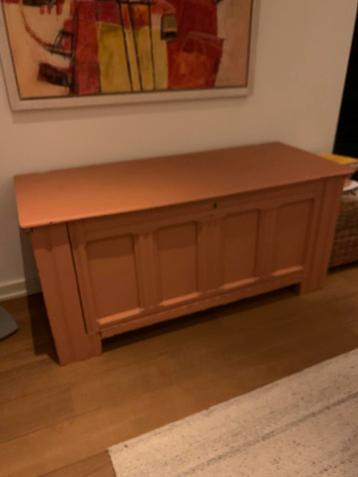 Antieke eiken kist geschilderd