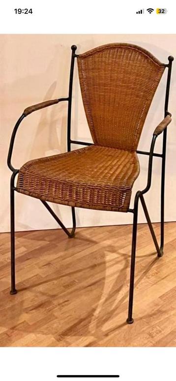 GEZOCHT rieten stoeltjes