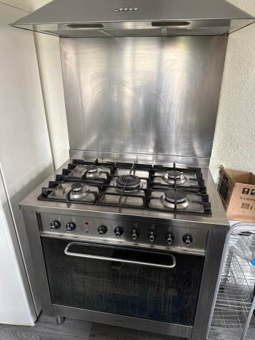 Gasfornuis 5 pits met oven en afzuigkap
