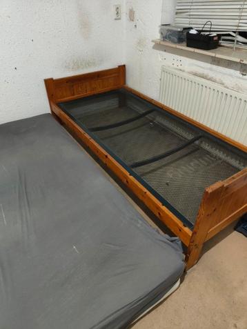 1 persoonsbed +Auping spiraal bedbodem