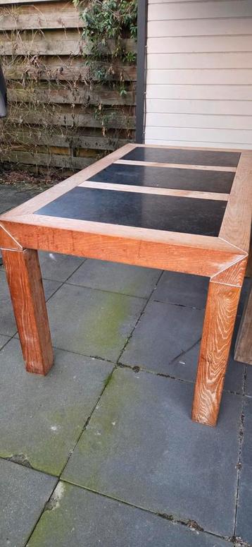 Eetkamertafel gratis