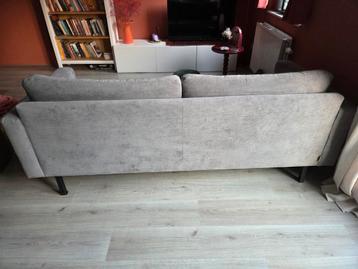 GRATIS op te halen: Grijze bank, gebruikt, maar nog mooi!