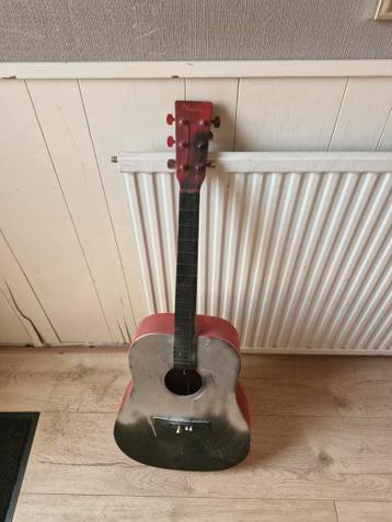 Gratis gitaar, leuk voor decoratie aan de muur
