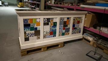 Unieke Toonbank met Tegeldecoratie - 200L, 60B, 90H.