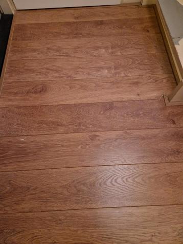 Laminaatvloer ongeveer 35 m2
