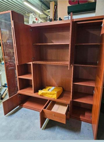 Wandkast Kersenhout look voor zaterdag 12.00 weg Klundert