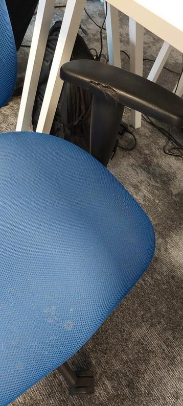 Blauwe bureaustoel met armleuningen - Gebruikt