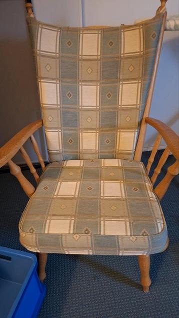 Stoel, omastoel, hout met kussens