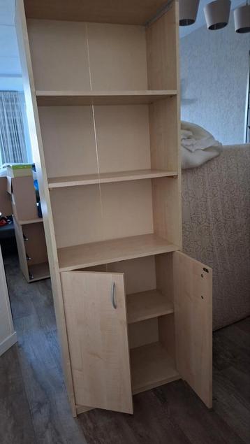Opberg-/boekenkast, ca. 60 cm breed, 29 cm diep, 178 cm hoog