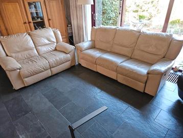 GRATIS: 2+3 zitsbank, 2x relax in nette staat