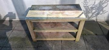 Kastje/Tafeltje  van hardhout. GRATIS.