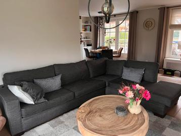 Comfortabele donkergrijze hoekbank