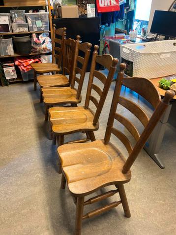 5 eikenhouten stoelen
