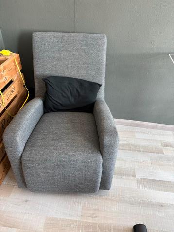 Comfortabele grijze schommelstoel