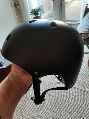 Zwart kinderhelmpje, maat XS 48-51 cm,  meerdere doeleinden.