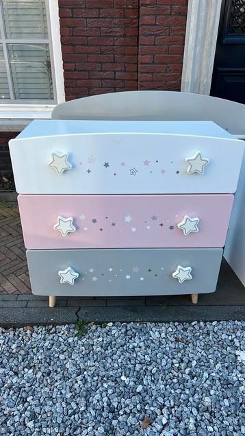 Gratis kindercommode met nachtkastje