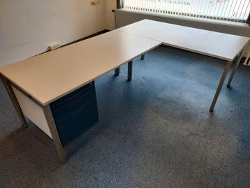 Bureau hoekopstelling gratis af te halen.