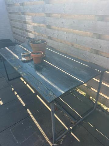 Gratis af te halen stalen onderstel tafel