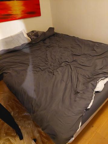 Tweepersoonsbedframe met memory foam matras