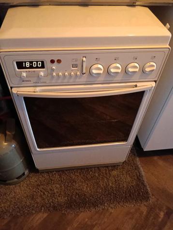 Gaskookplaat met electrische oven.