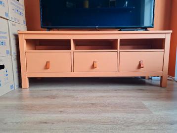 Gratis TV-meubel (leuk zelf te schilderen)