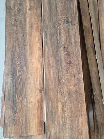 Laminaatvloer met plinten (5-15m²) - Gebruikt, goede staat