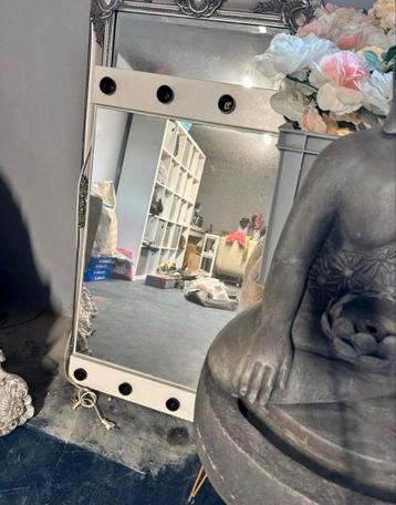 Hollywood make-up spiegel (lampen ontbreken)