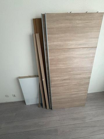 2 gratis kledingkasten af te halen